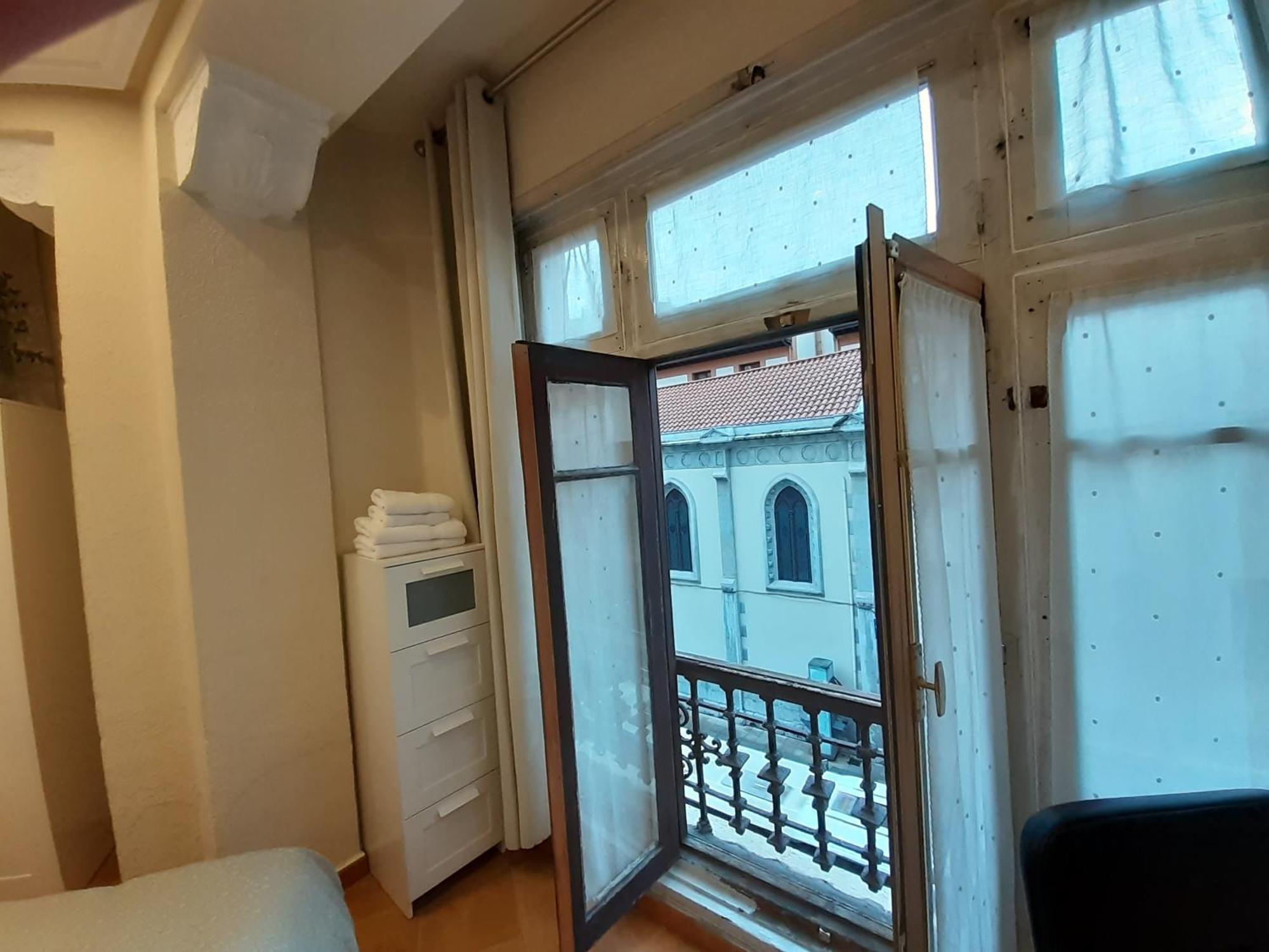 Uria 25 Oviede